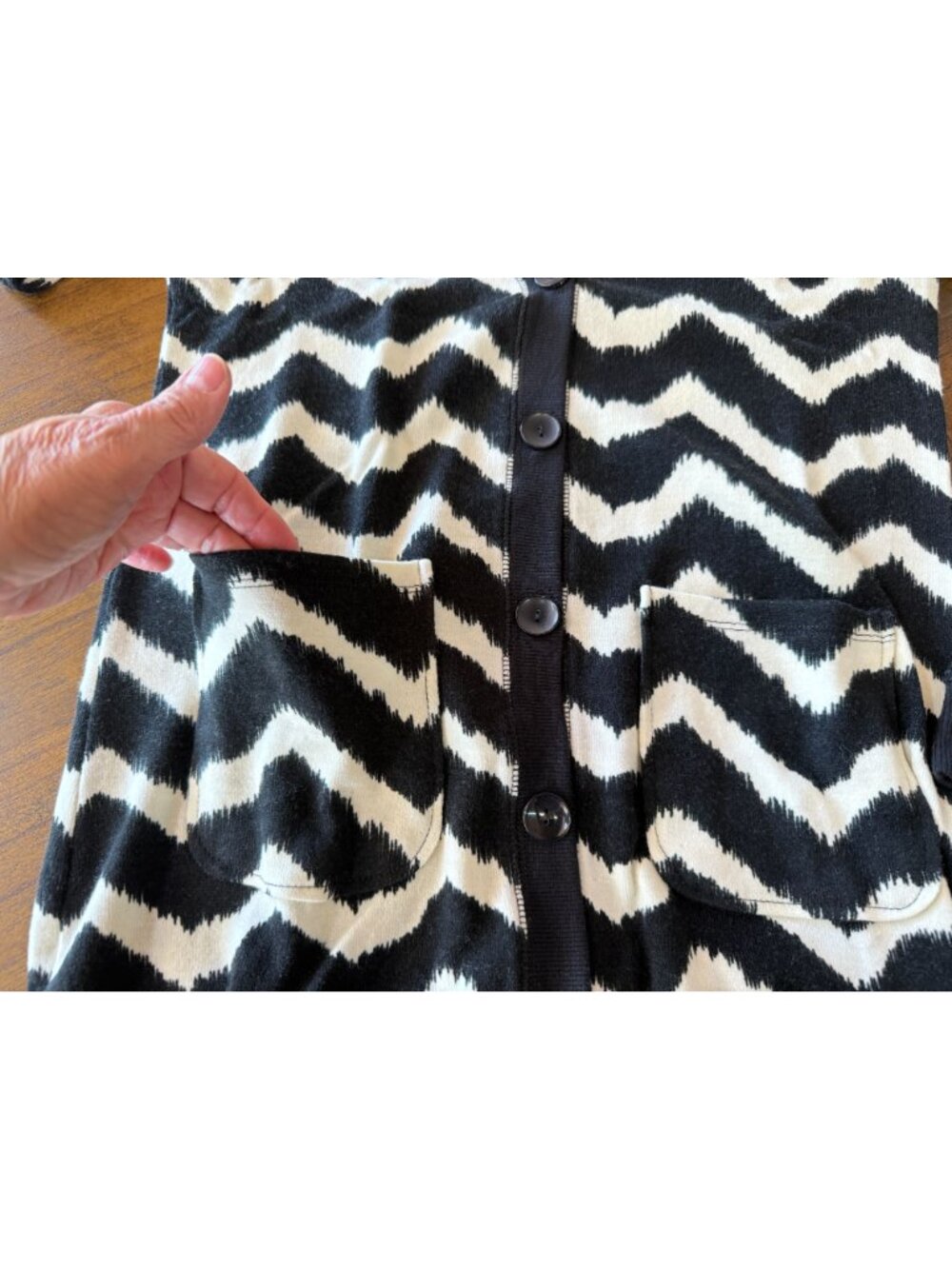 Black & White Chevron Button-Up Cardigan Sweater By Love Tree Size Large - Picture 5 of 11